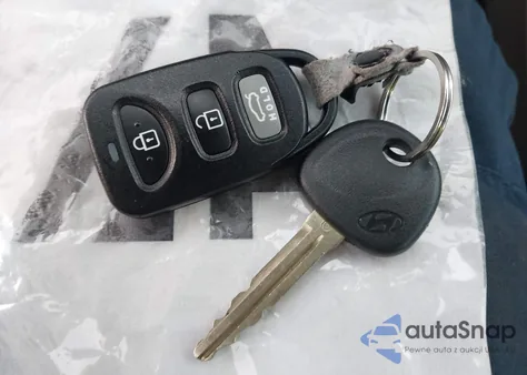 2017 Hyundai Elantra Se z USA, uszkodzony, nr VIN KMHD84LF4HU099603